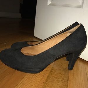 Clark’s Indigo Black Pumps